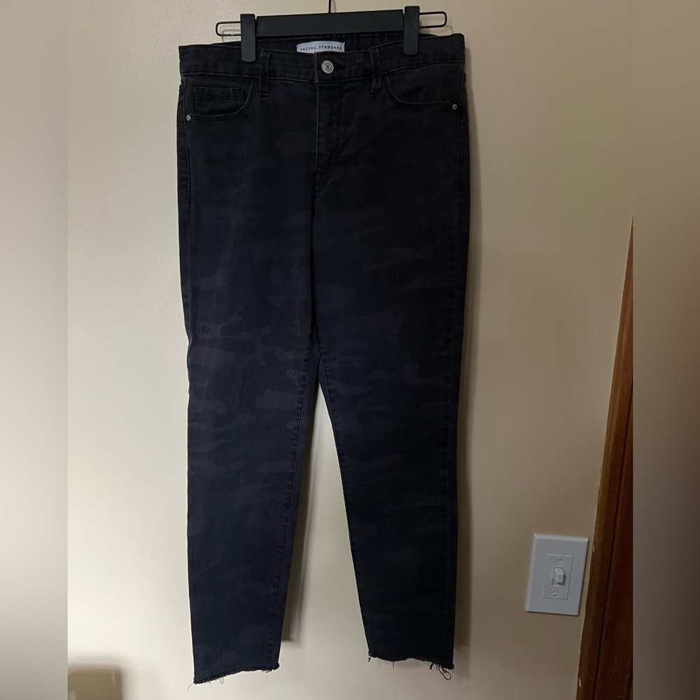 Women's Social Standard Sanctuary Camo Pants Ankle Skinny Size 4